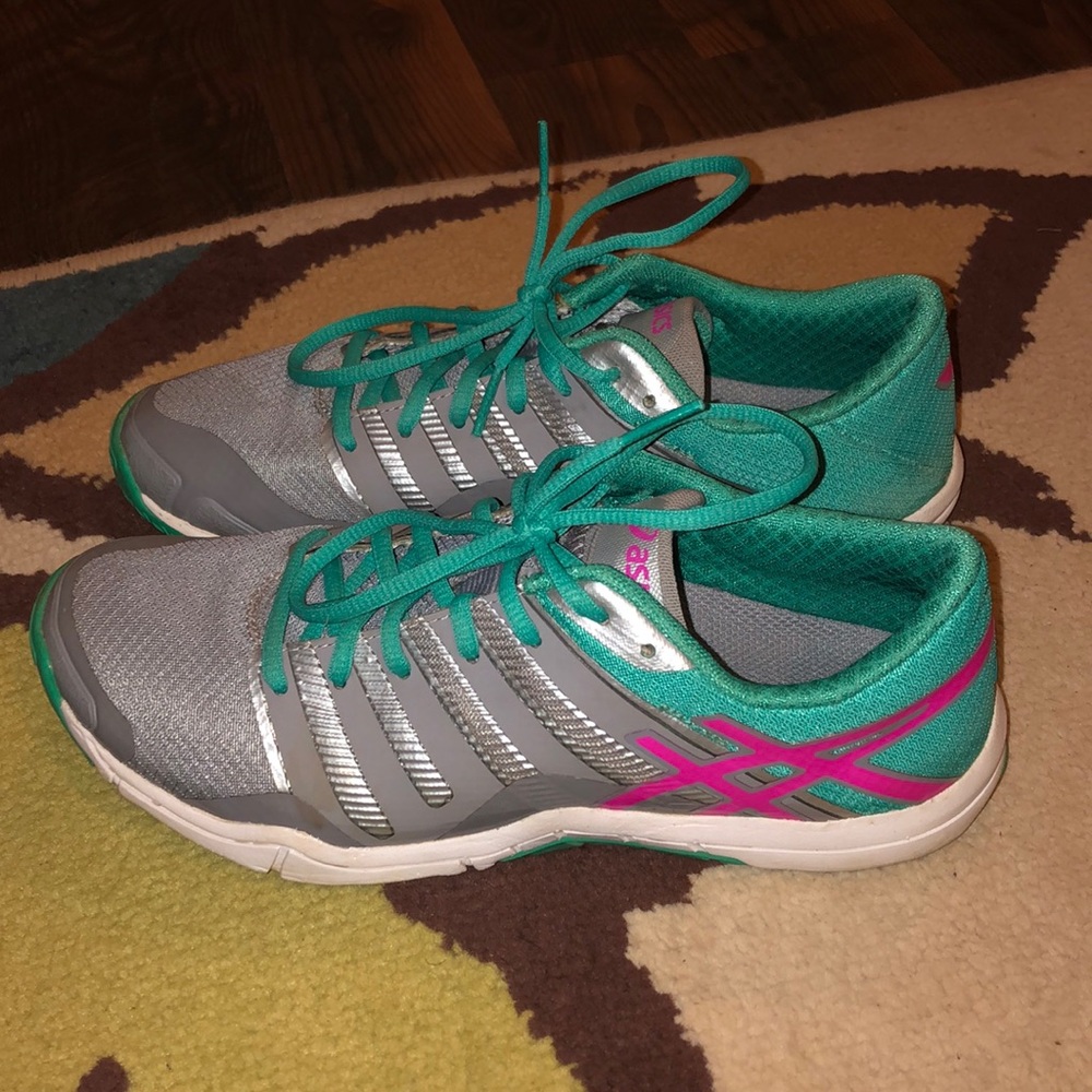 Women’s ASICS size 6